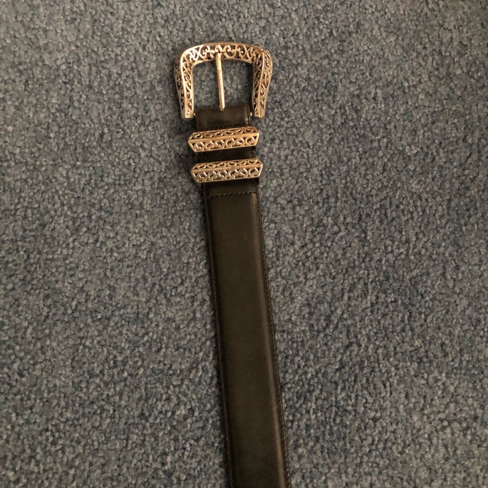 Brighton Classic Black leather belt. Has Silver buckle. Womens Medium